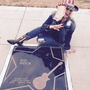 Meet your Posher, Christy